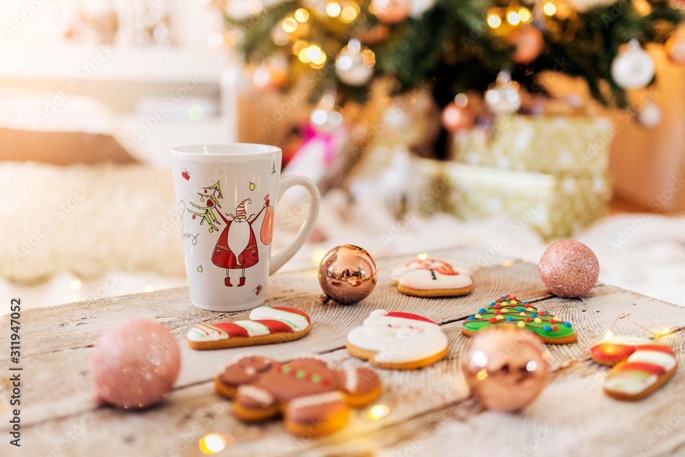 Naklejka premium christmas gingerbread cookies and decorations