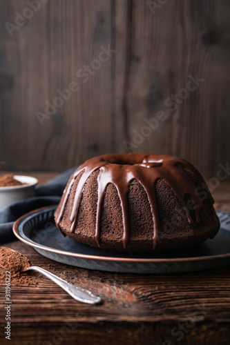 Φωτογραφία Delicious dessert, dark chocolate bundt cake topped with ganache glaze with copy
