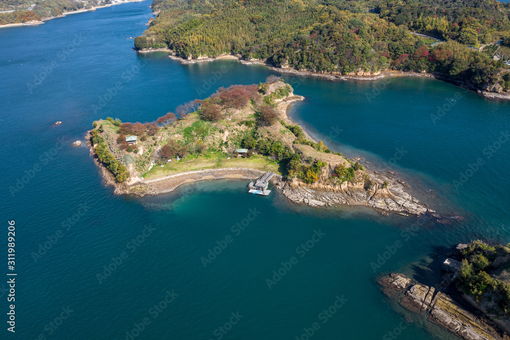 Fototapeta premium 能島（愛媛県今治市／しまなみ海道） 空撮