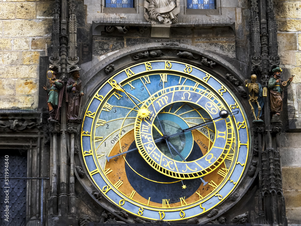 Obraz premium a dial of the astronomical clock in prague