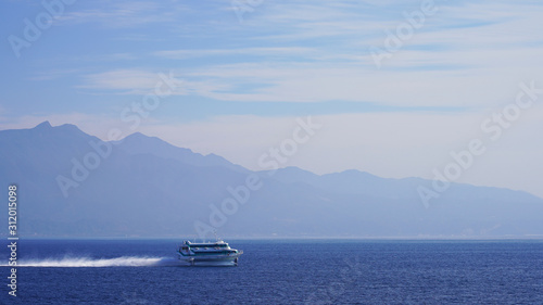 Φωτογραφία unusual passenger speed boat in japan