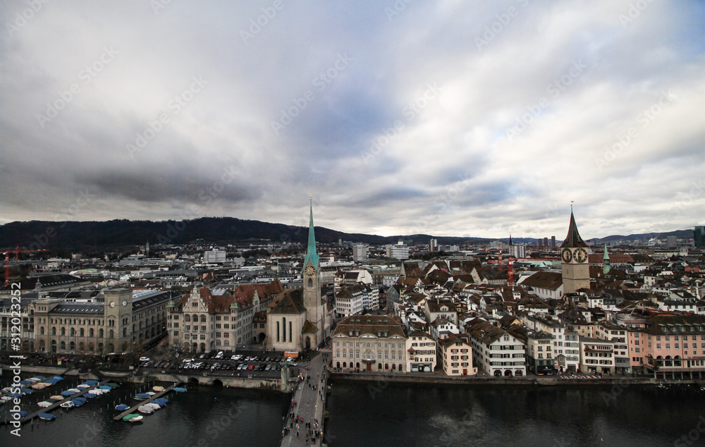 Zürich; Blick vom Grossmünster über die Stadt