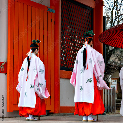 Canvas Print Shrine maiden at Yasaka shrine in Kyoto, Japan