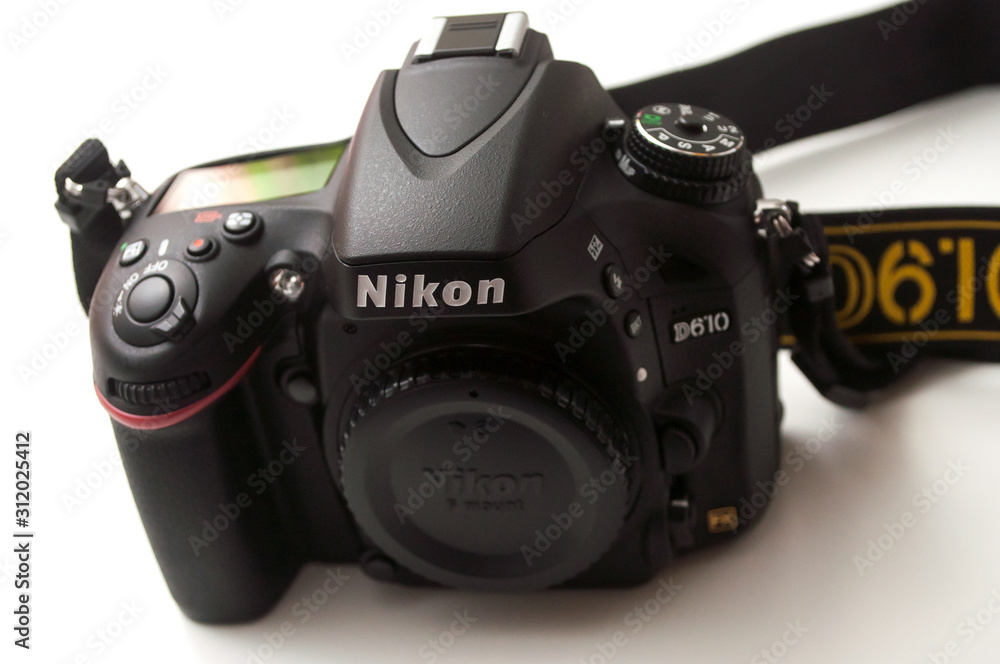 Mulhouse - France - 27 December 2019 - Closeup of Nikon D610 reflex Full  Frame on white background foto de Stock | Adobe Stock