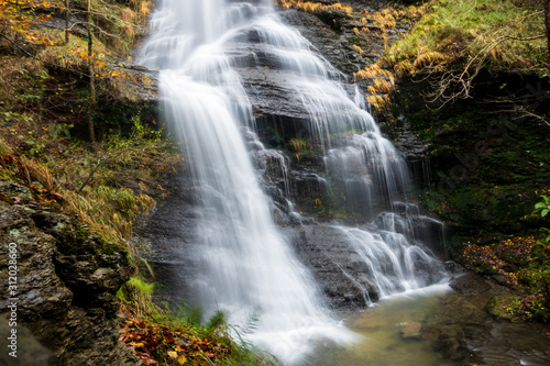 Wasserfall im Wald