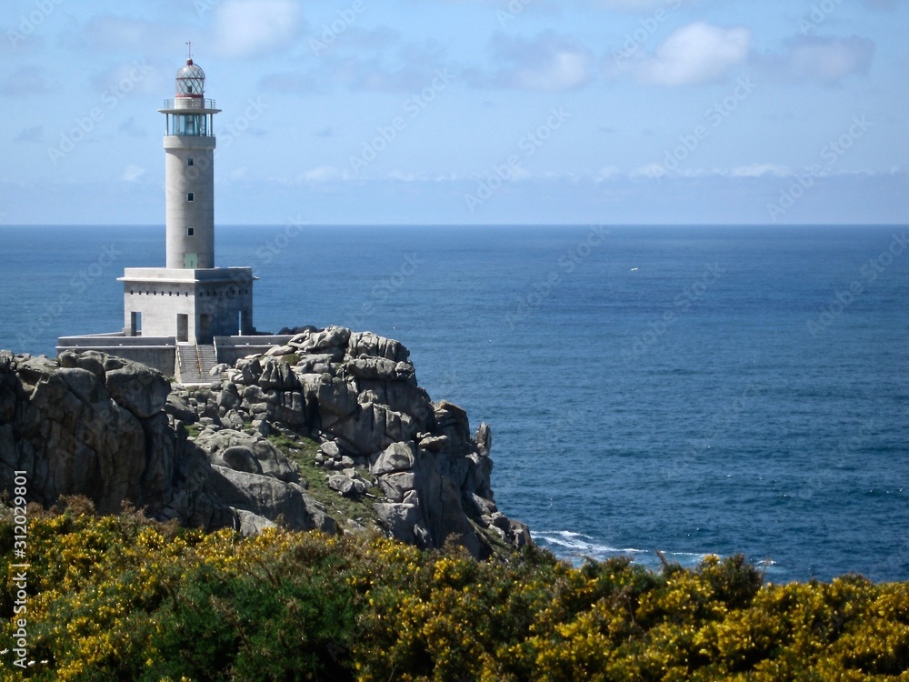 Faro marcando el camino