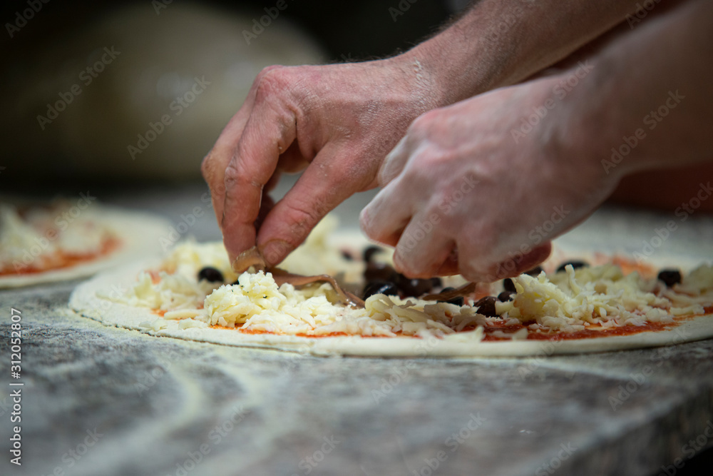 making pizza 