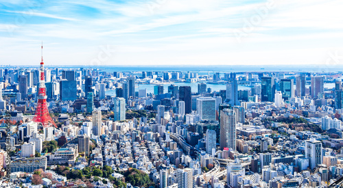 東京 青空と都市風景 ワイド 