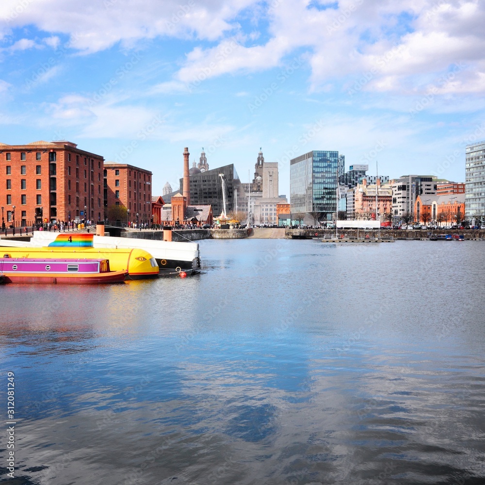 Fototapeta premium Liverpool city - British landmarks