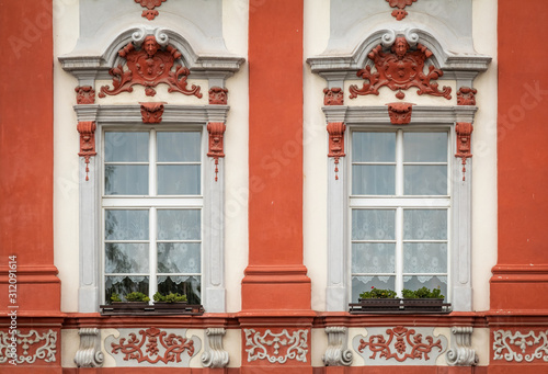 Obraz na płótnie Red facade of the old house. The Windows and decoration of walls in Litomerice, Czechia w salonie
