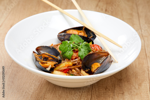 mussels with buckwheat noodles and vegetables