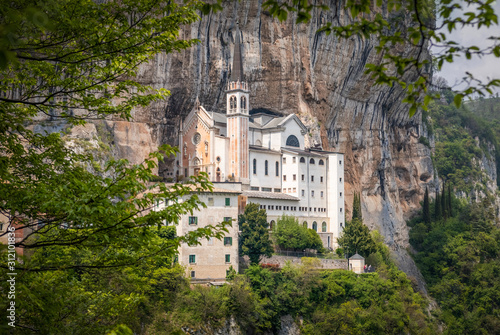 Obraz na płótnie Sanctuary Madonna della Corona, popular travel destination in Italy w salonie