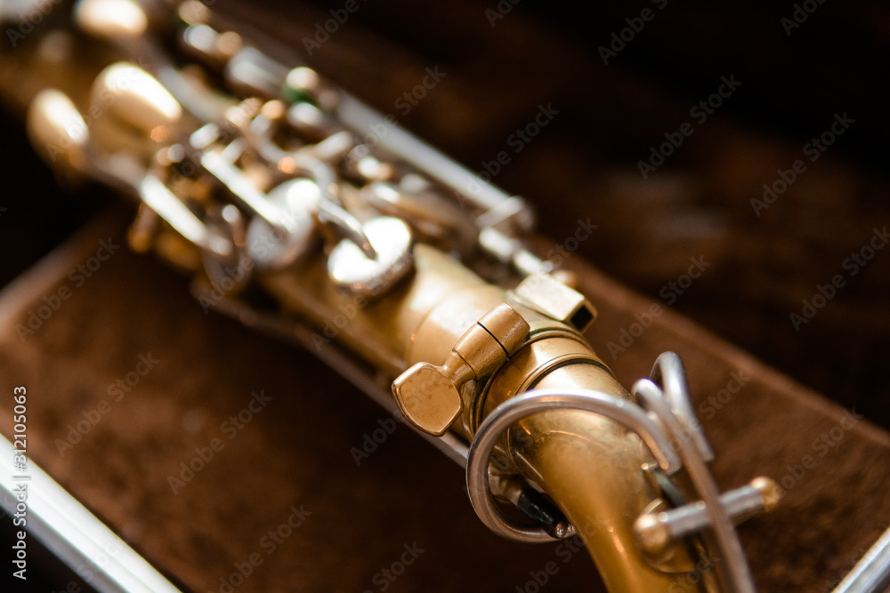 Obraz premium old saxophone