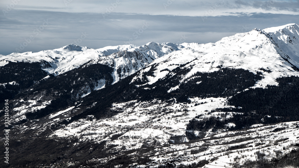 Obraz premium neige, montagne, hiver, paysage, ciel, alpes, nature, pic, glace, bleu, glacier, voyage, alpestre, ski, rocher, panorama, froid, nuage, haute, blanc, vue, beau, enneigé