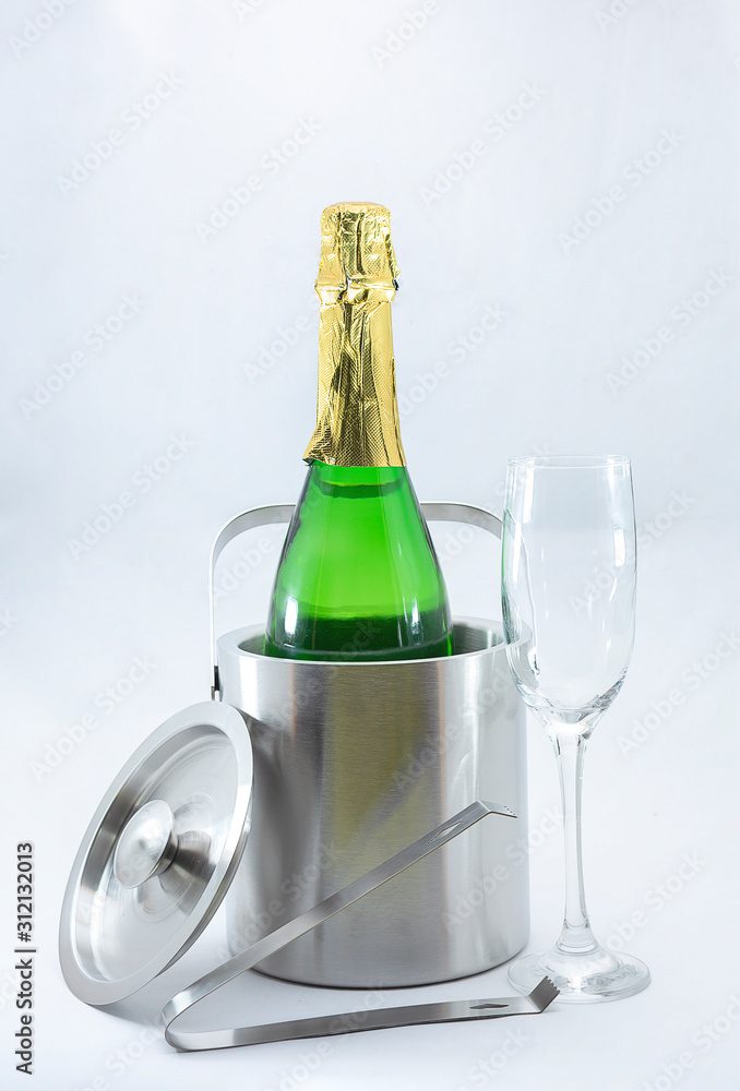 Fototapeta premium Cooler with champagne and glasses