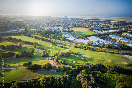 Golf course in Sydney Suburbs  © jamenpercy