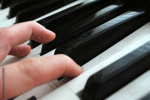 hand on piano