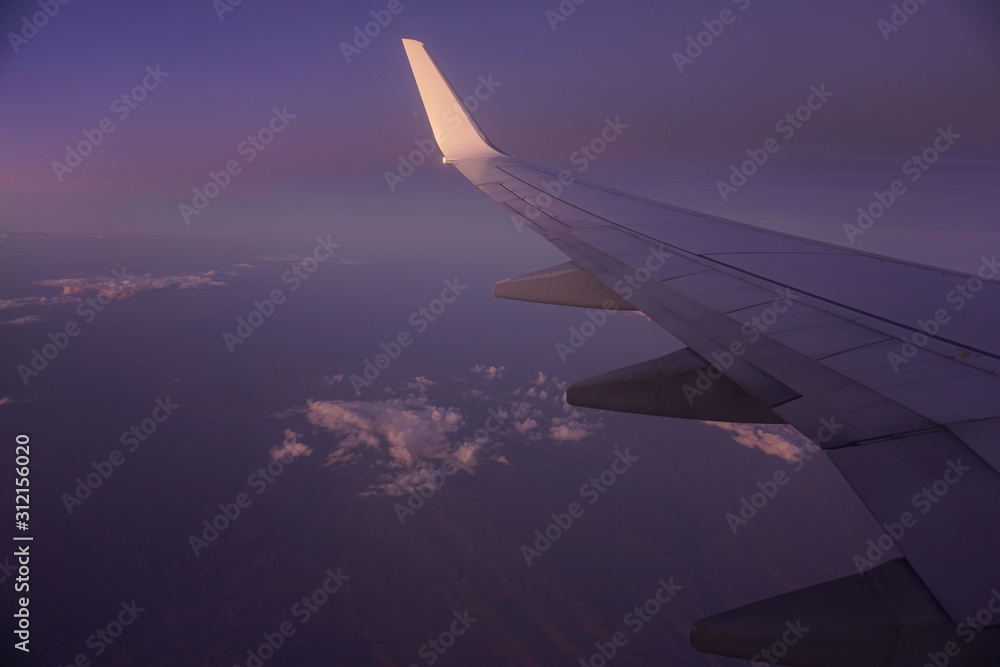 Fototapeta premium purple sky from a plane