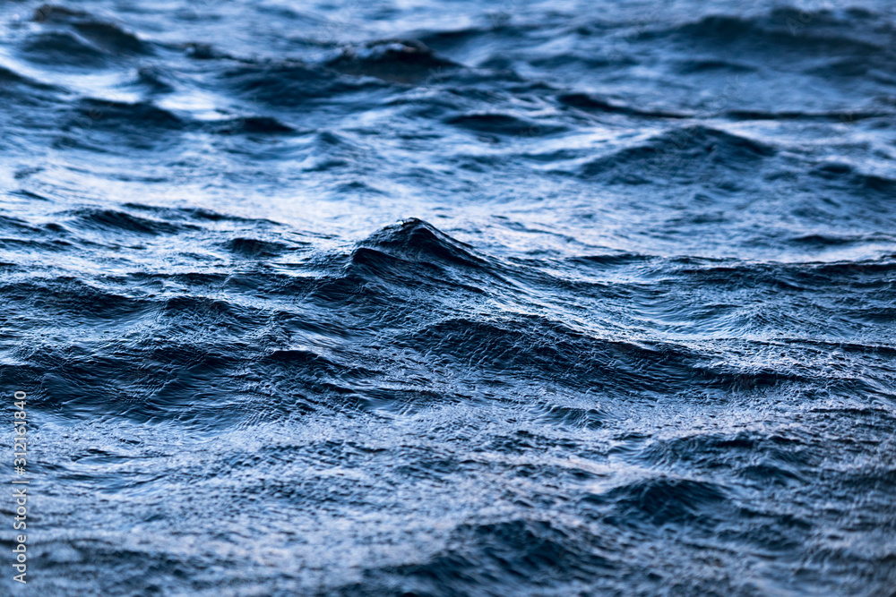 荒れている海 荒れている海