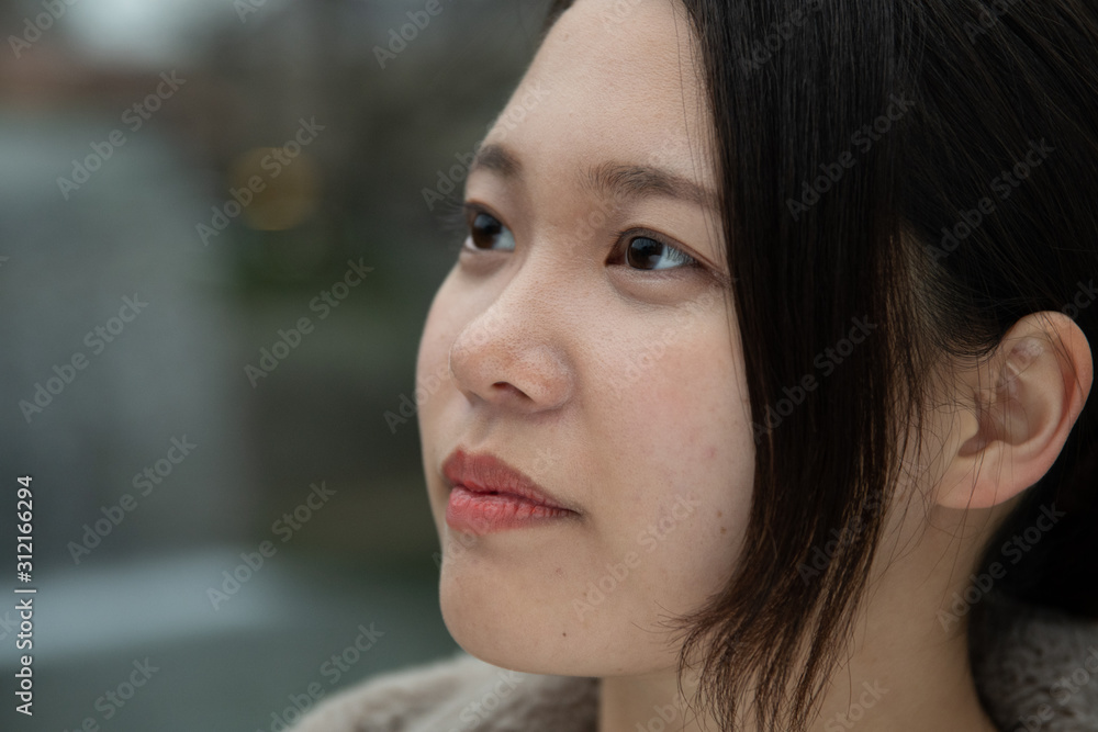 若い女性の顔 若い女性の顔