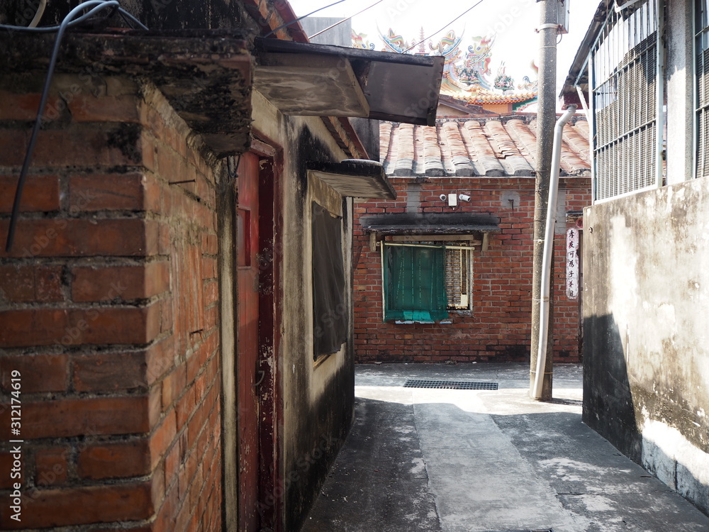 Fototapeta premium 台湾老街の裏通り