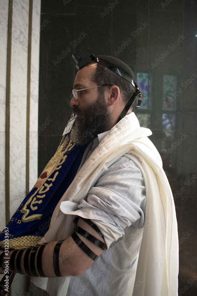 Jewish prayer in synagogue, Scroll of the Hebrew Bible, Sefer Torah and