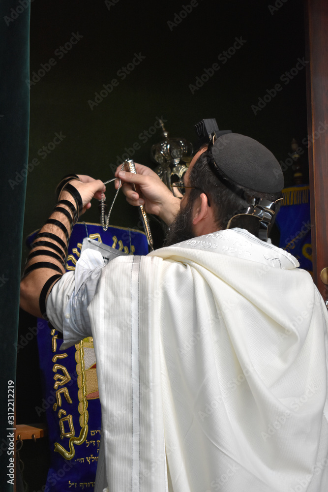 Jewish prayer in synagogue, Scroll of the Hebrew Bible, Sefer Torah and Haron Hakodesh, Sephardic Jew