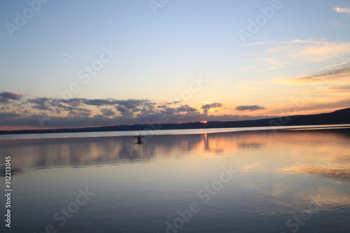 tramonto sul lago