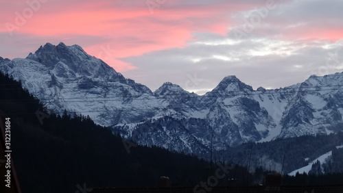 Sonnenuntergang   ber den schneebedeckten Alpen