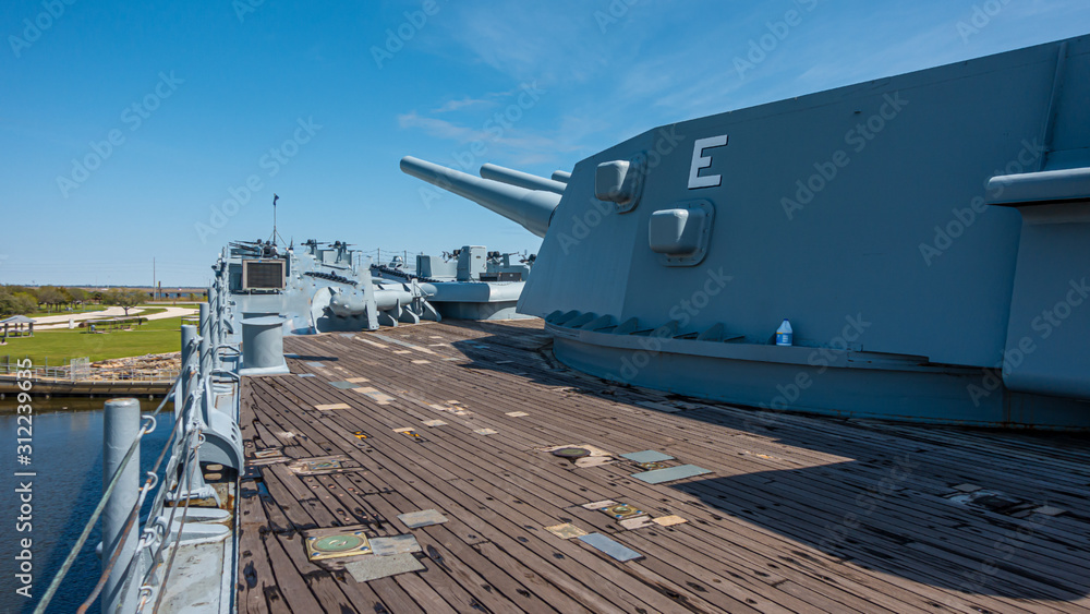 Naklejka premium Close up pictures of old WW2 battleship during daytime