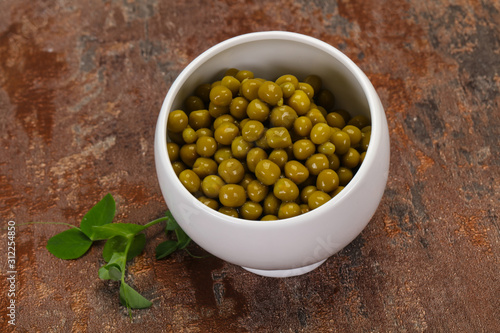 Canned Green peas in the bowl