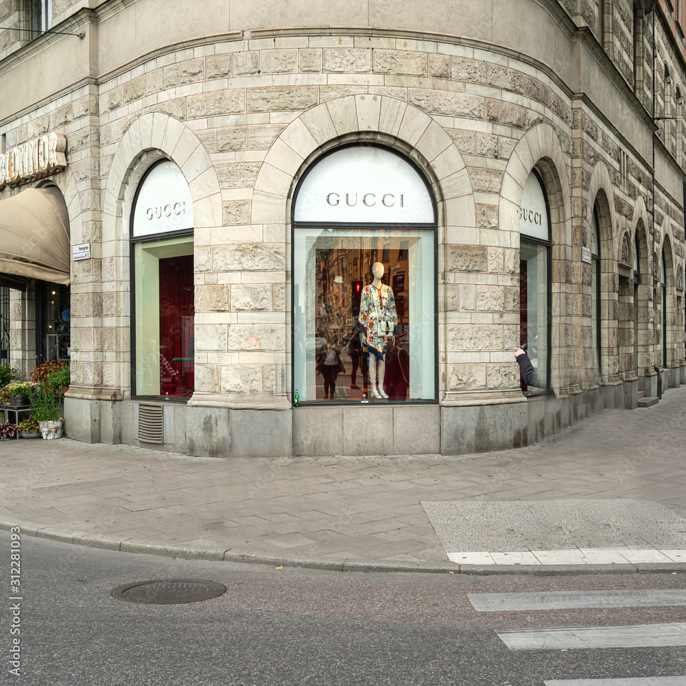 luxury Gucci store in Stockholm foto de Stock | Adobe Stock