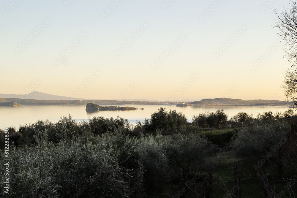 Εκτύπωση καμβά view of  bisentina island from gradoli