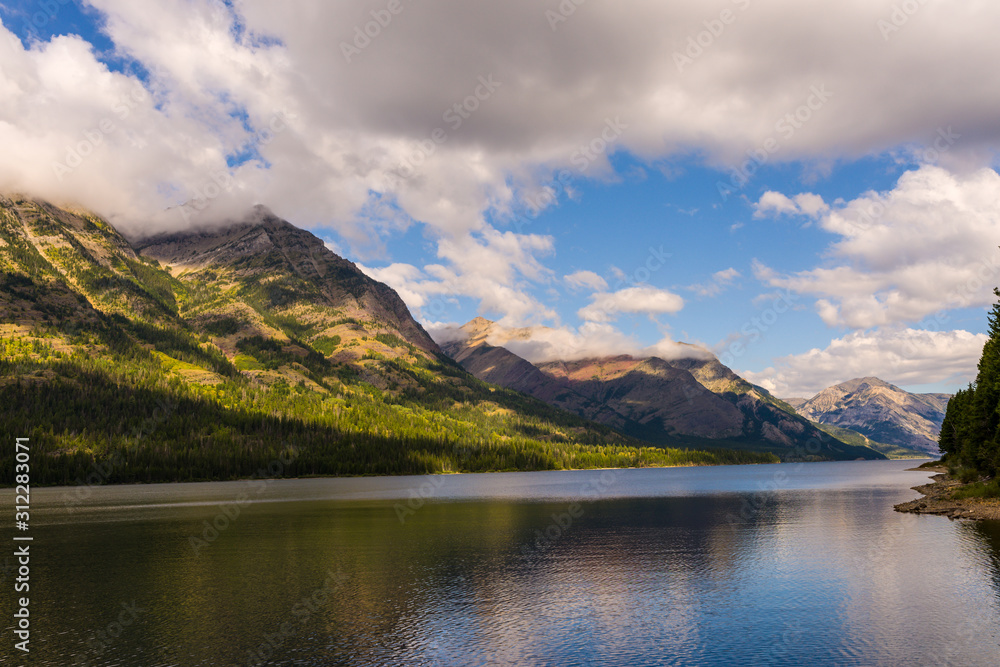 Fototapeta premium Waterton Clouds