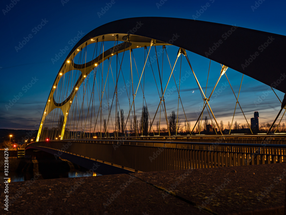 Fototapeta premium Osthafenbrücke Frankfurt 2