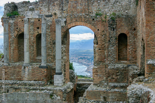 Tablou canvas Ruins of ancient Greek theatre in Taormina, Sicily, Italy