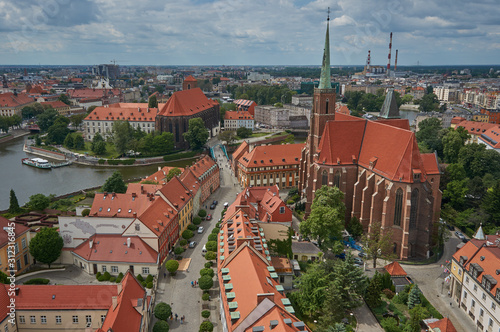 Panorama von Turm des Breslauer Doms in Richtung historischer Altstadt, Kreuzkirche im Vordergrund. Breslau, Polen.