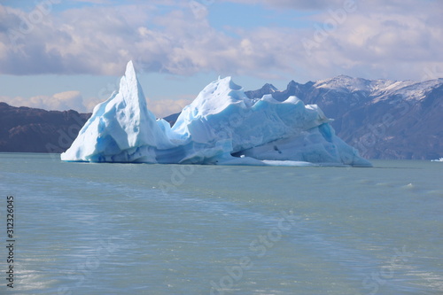 strenght of iceberg in Argentina © Cannelle