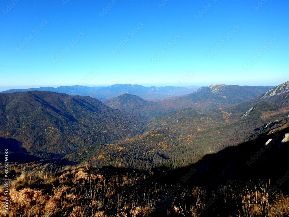 Fototapeta premium view of mountains