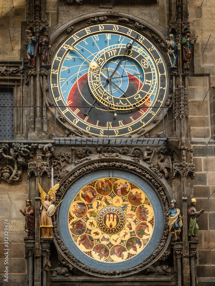 Obraz premium Astronomical clock on old town hall of Prague