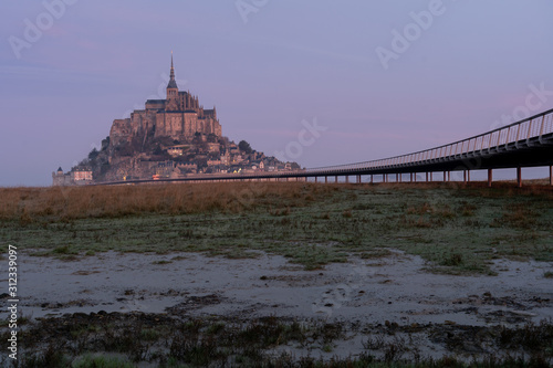 Wallpaper Mural Le Mont Saint Michel in der Normandie Frankreich Dezember Winter Torontodigital.ca