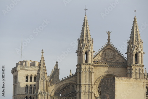 Ansicht der Kathedrale von Palma de Mallorca, gesehen vom Zentrum der Altstadt