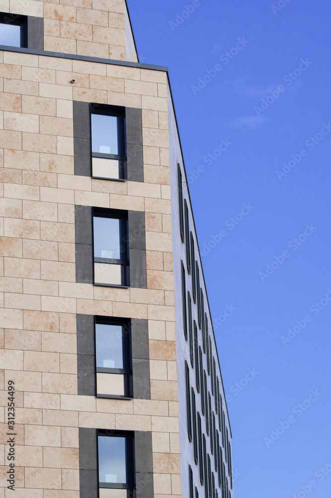 Gebäudeteil, Fassade mit Fenster, Mehrfamilienhaus in Leipzig, Immobilien und Wohnung Gebäudeteil, Fassade mit Fenster, Mehrfamilienhaus in Leipzig, Immobilien und Wohnung