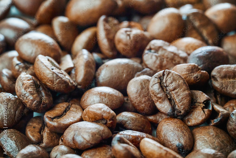 Fototapeta premium brown coffee grains close-up with blurry background