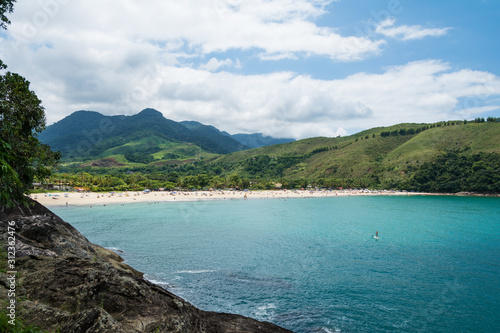 Vista da Praia de Maresias, famoso destino em São Paulo, Brasil photo