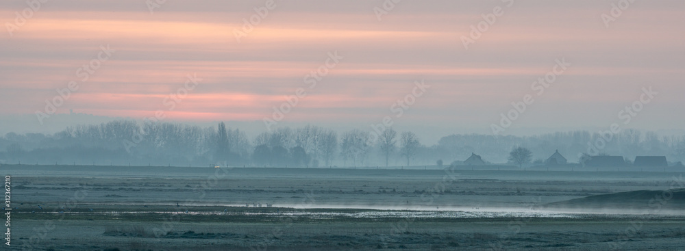 Obraz premium Le Mont Saint Michel in der Normandie Frankreich Dezember Winter