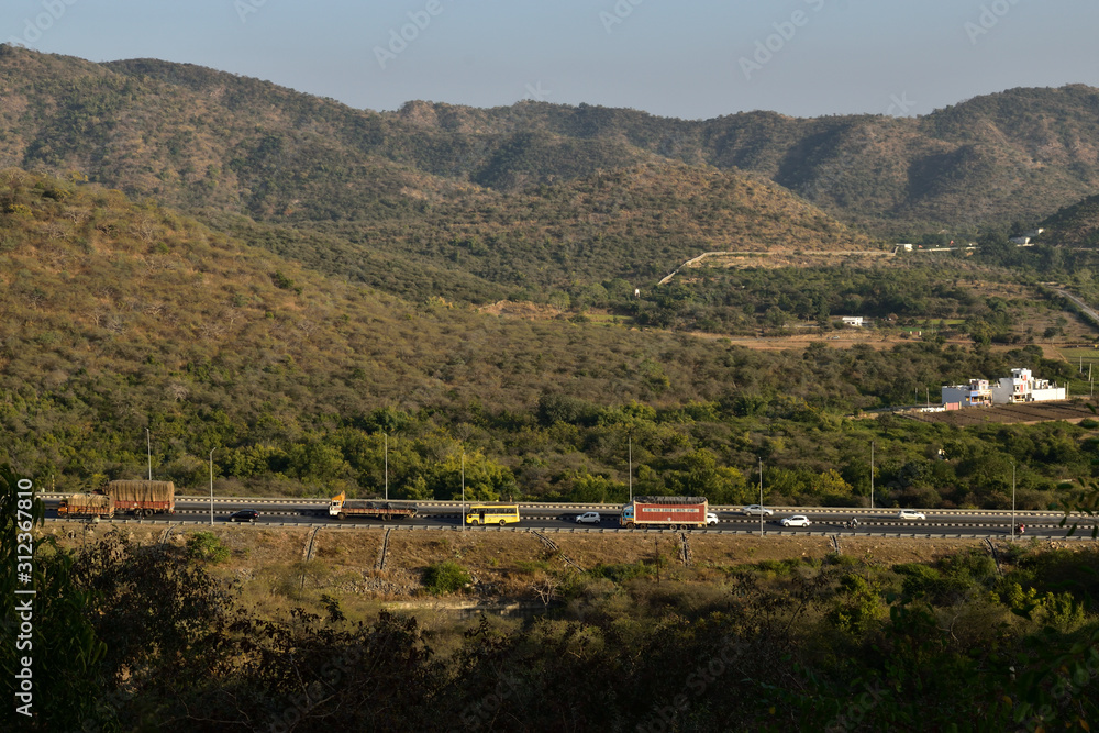 Fototapeta premium NH-8 vehicles passing by, Udaipur, India