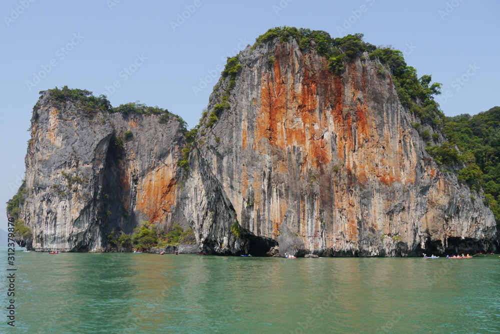 Felsenküste im Nationalpark Ao Phang-Nga Thailand
