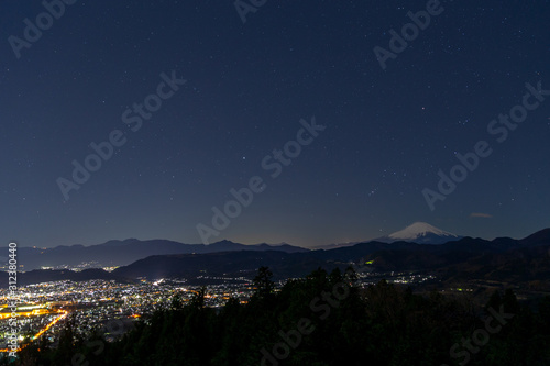 富士山と秦野市の夜景 / Mount Fuji and Hadano City photo