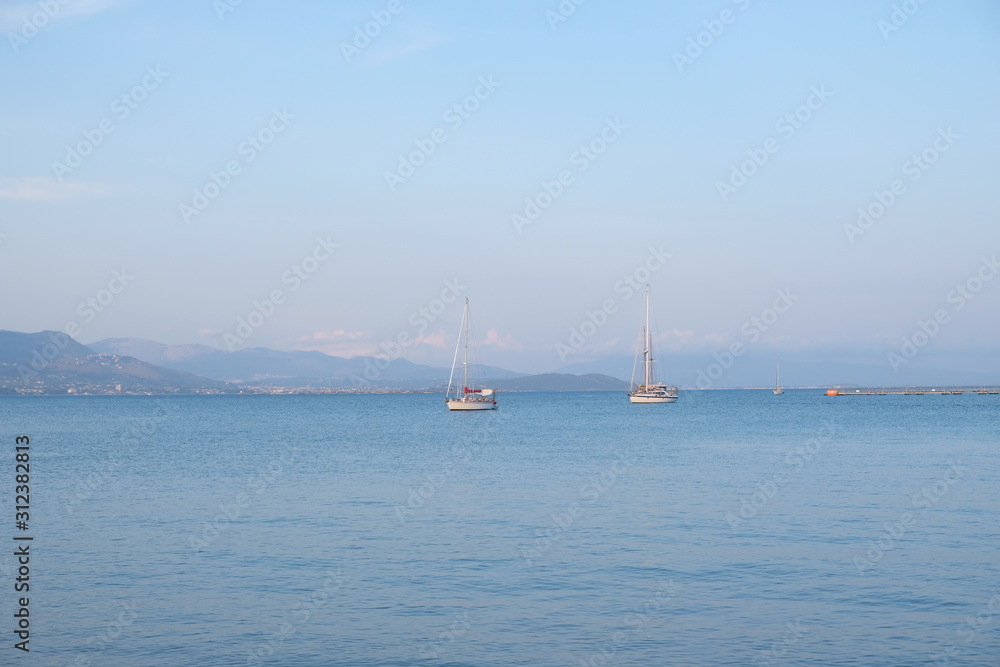 Ausblick Mittelmeer mit Booten